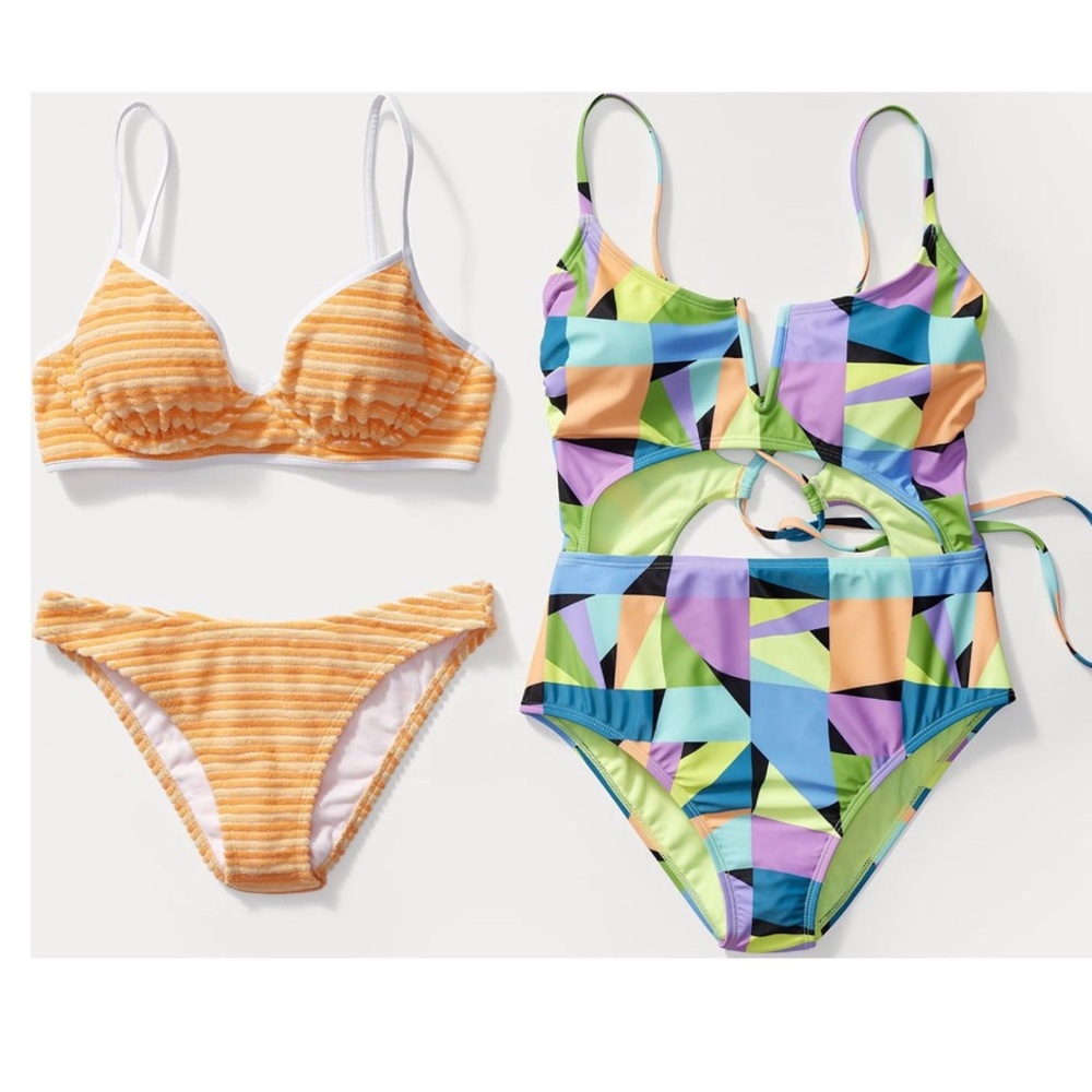 No Boundaries Juniors’ Cut-Out One-Piece Swimsuit - Picture 2 of 5